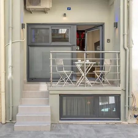 Apartment Nb Studio, Steps Away From The Beach And The City *