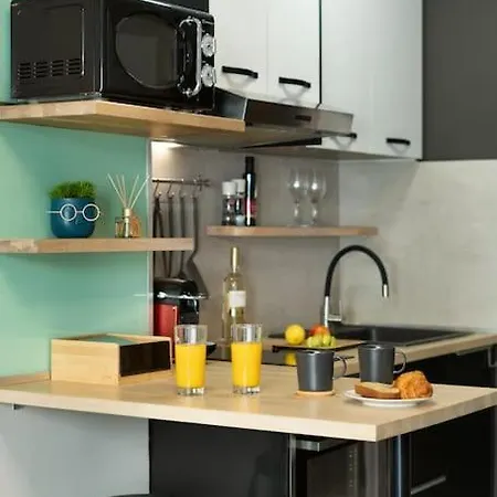 Apartment Nb Studio, Steps Away From The Beach And The City