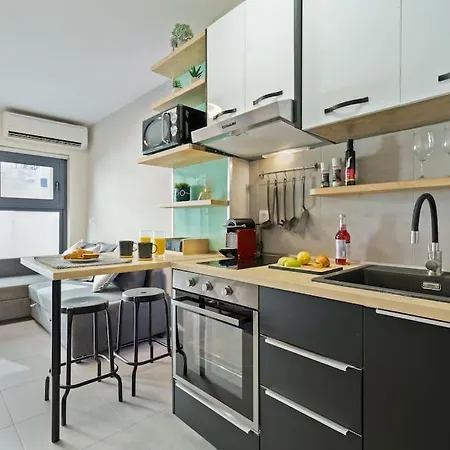 Nb Studio, Steps Away From The Beach And The City * Chania (Crete)